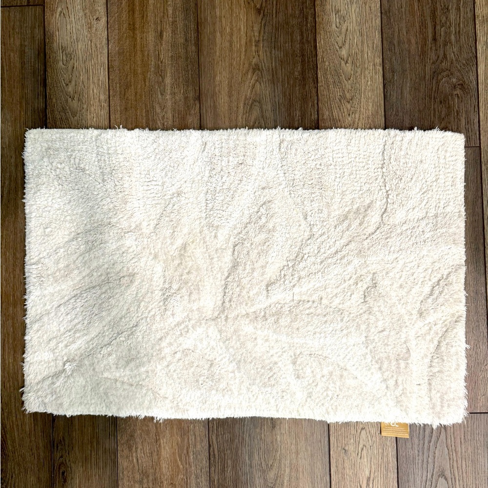 DC White Bath Mat